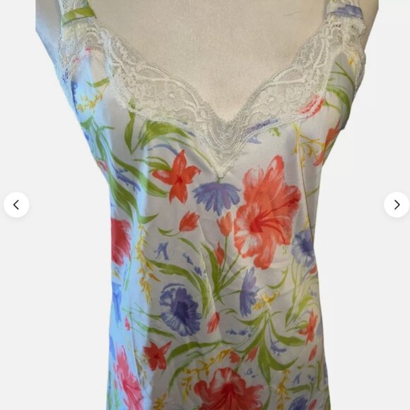 White Silky Cabernet Floral Lace V Neck Full Length Nightgown Size Small - Picture 3 of 6